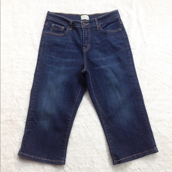 Levi's Perfectly Slimming Capris - Picture 2 of 7